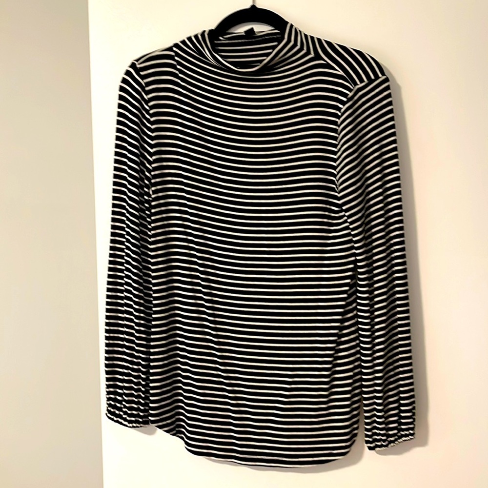 EUC Ann Taylor Mock Neck Balloon sleeve Top